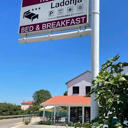 Ladonja Bb Rooms, Family Run Bed & Breakfast Bed & Breakfast 3*