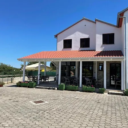 Ladonja Bb Rooms, Family Run Bed & Breakfast Bed & Breakfast