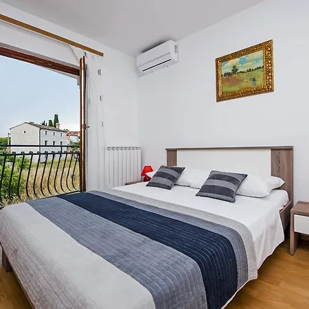 Ladonja Bb Rooms, Family Run Bed & Breakfast 3*