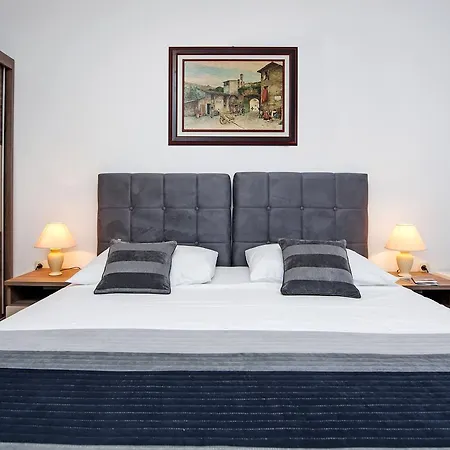 Ladonja Bb Rooms, Family Run Bed & Breakfast Bed & Breakfast