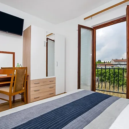 Bed & Breakfast Ladonja Bb Rooms, Family Run Bed & Breakfast